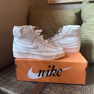Nike Blazer Mid Victory Hi-Top Gymshoes size 7 BNIB